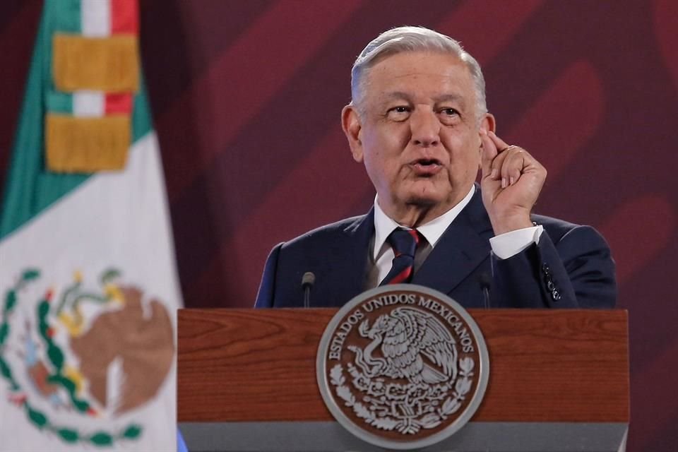 Va AMLO por almacén con ‘todas las medicinas del mundo’
