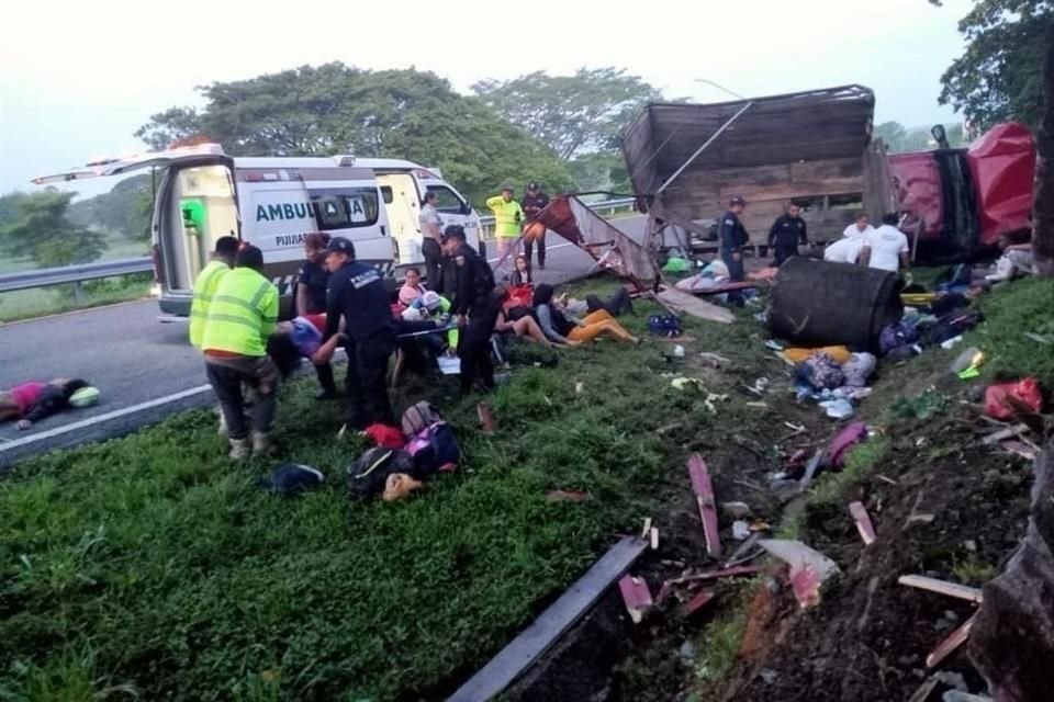 Deja 10 migrantes muertos volcadura en Chiapas