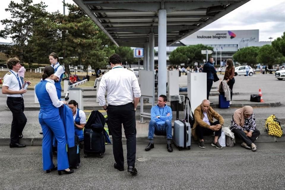 Evacuan, ahora, tres aeropuertos en Francia por seguridad