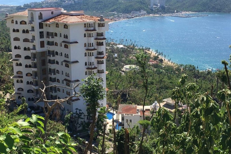 Reaniman turistas a Acapulco