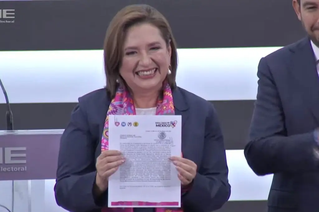 Xóchitl Gálvez inscribe su candidatura a la Presidencia ante el INE