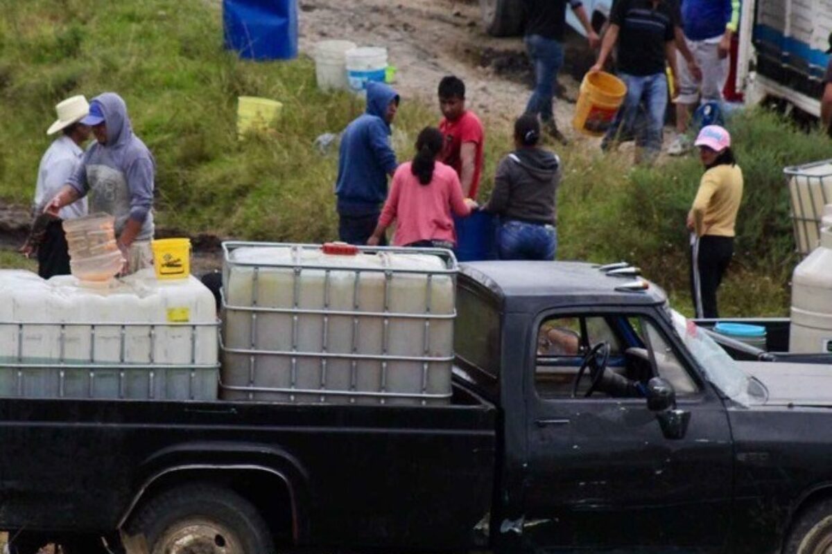 En México se comercializan diariamente 340,000 barriles de combustible ilegal, aproximadamente igual a la capacidad diaria de la refinería Dos Bocas
