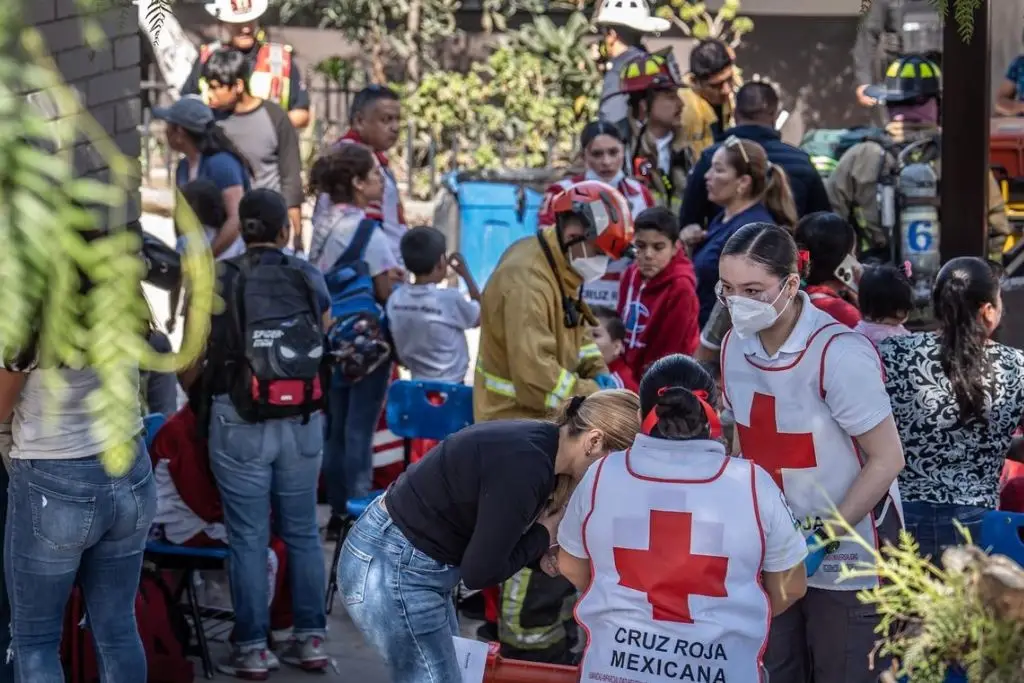 Alumnos de seis primarias de Tijuana se intoxicaron por posible alimento en mal estado 