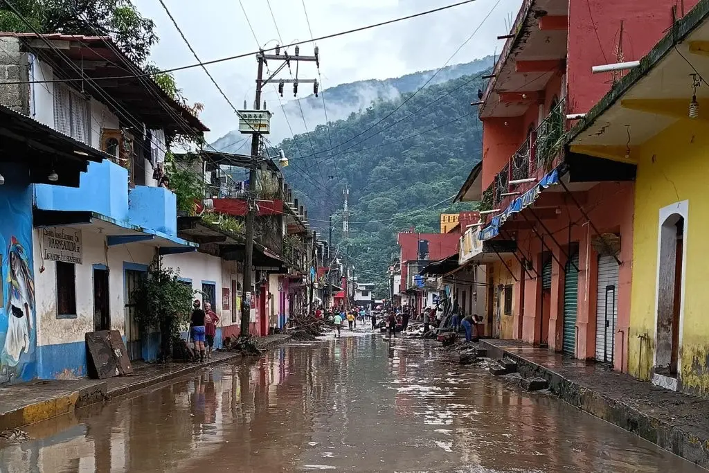 Suman 70 muertos por inundaciones en México, reporta Protección Civil