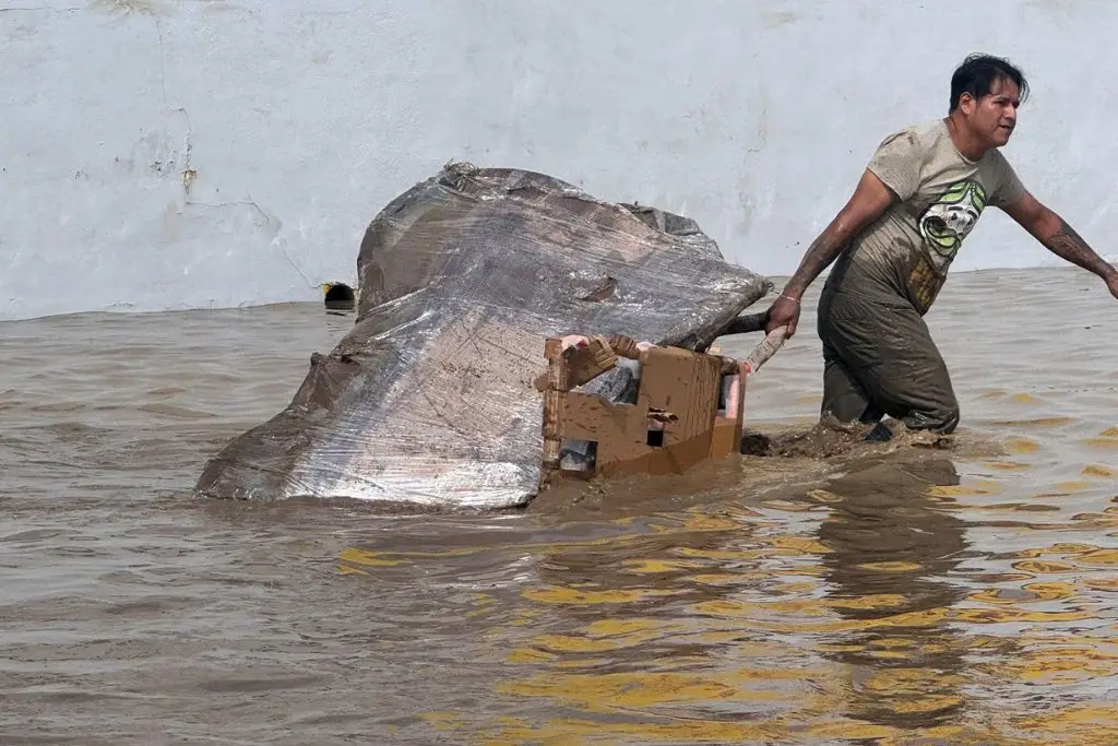Sube a 81 la cifra de fallecidos por inundaciones en México