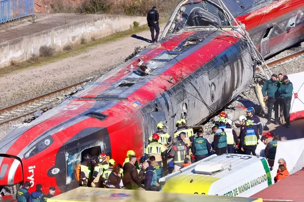 Suman 39 muertos por accidente de trenes en España