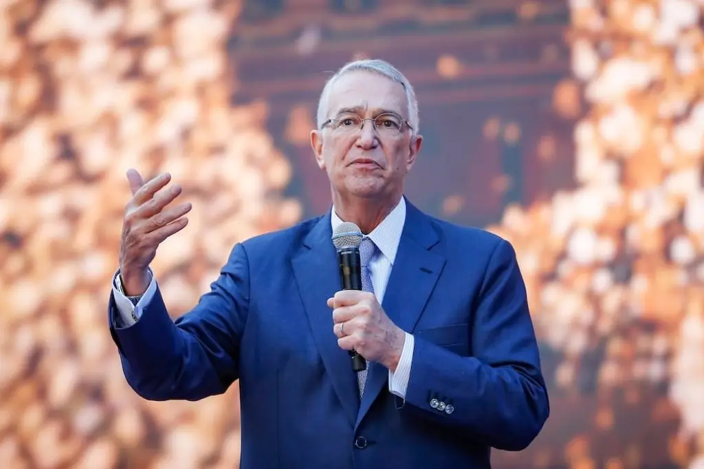 Salinas Pliego debe pagar su deuda fiscal esta semana, fija SAT