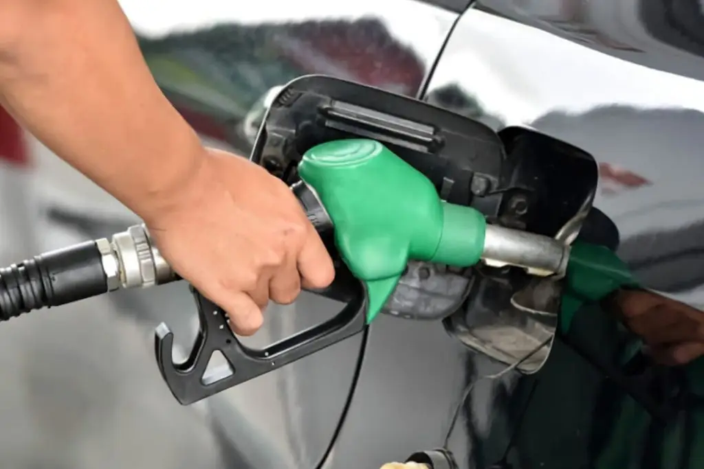 Gasolina Magna y diésel, aún sin estímulo fiscal; conductores siguen pagando impuestos