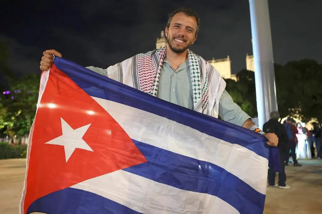 Comienza carga de convoy que saldrá desde México hacia Cuba con ayuda humanitari