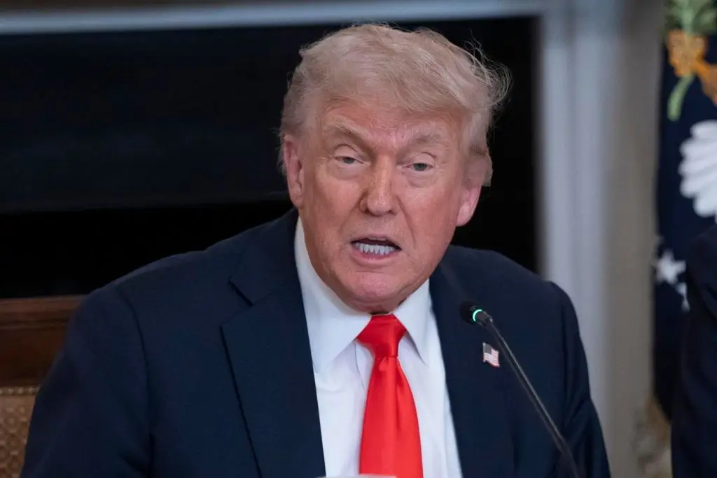 Trump arremete contra la prensa y demócratas por su postura sobre Irán