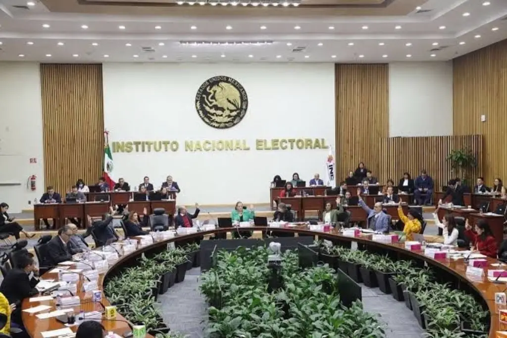 Contraloría del INE investiga a 23 personas y 18 empresas por presuntas irregularidades